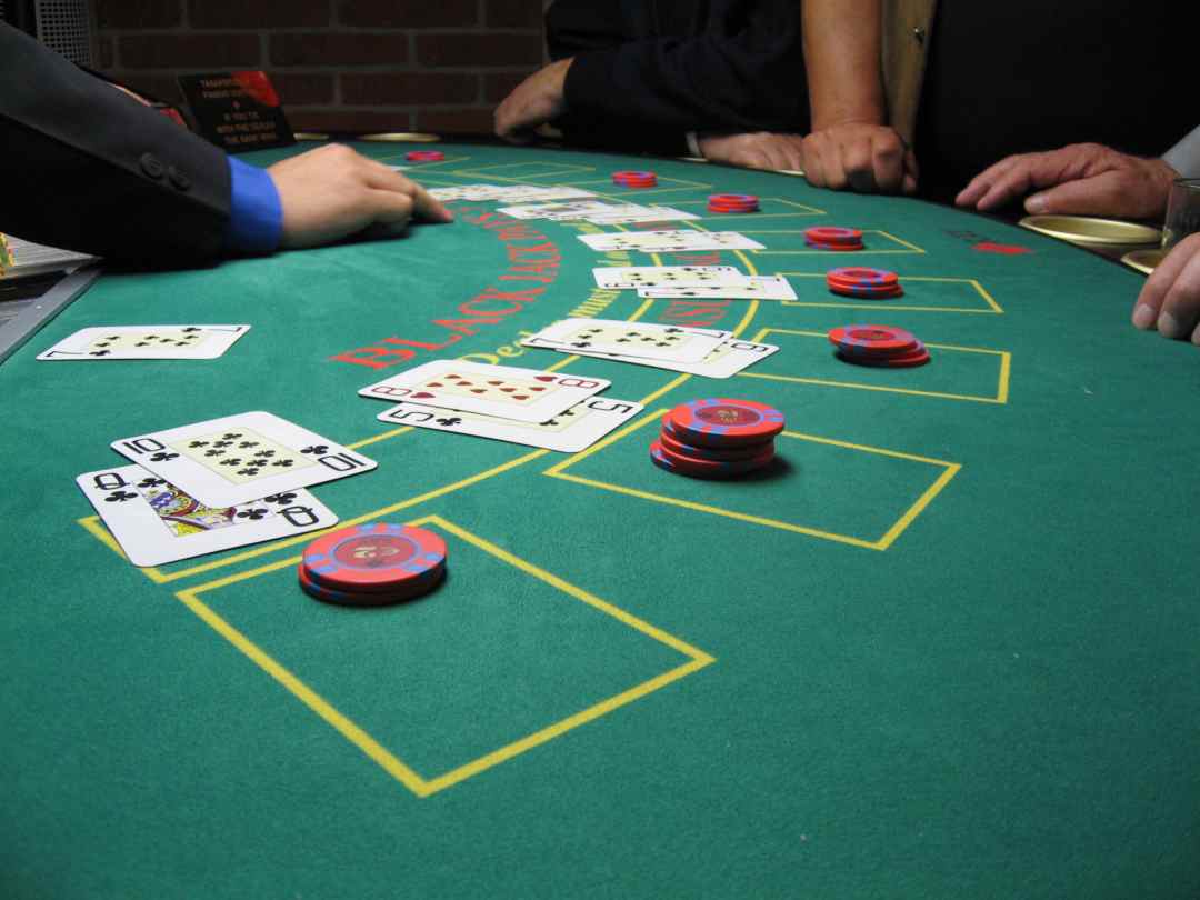 Đánh bài Blackjack hấp dẫn thu hút đông đảo anh em cược thủ